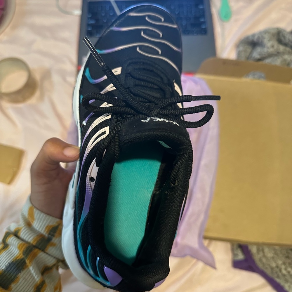 Air Max Plus - Picture 3 of 5
